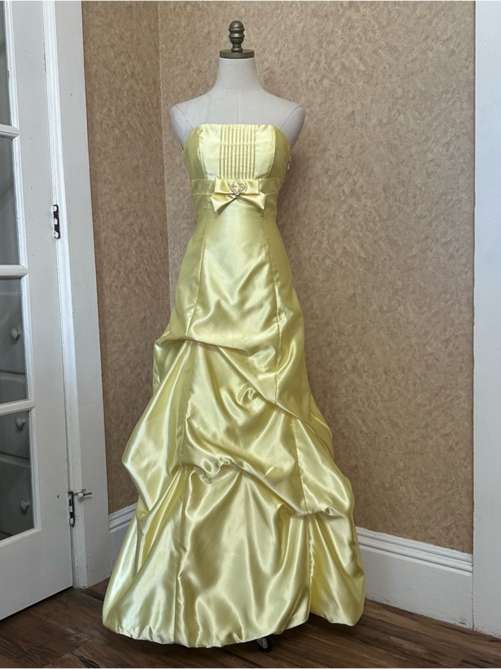 VTG Y2K 2000s Light Yellow Satin Bow Tie Strapless Ruffle Formal Prom Dress Gown